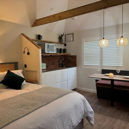 The Snug - Boutique In Clifton Village With Parking
